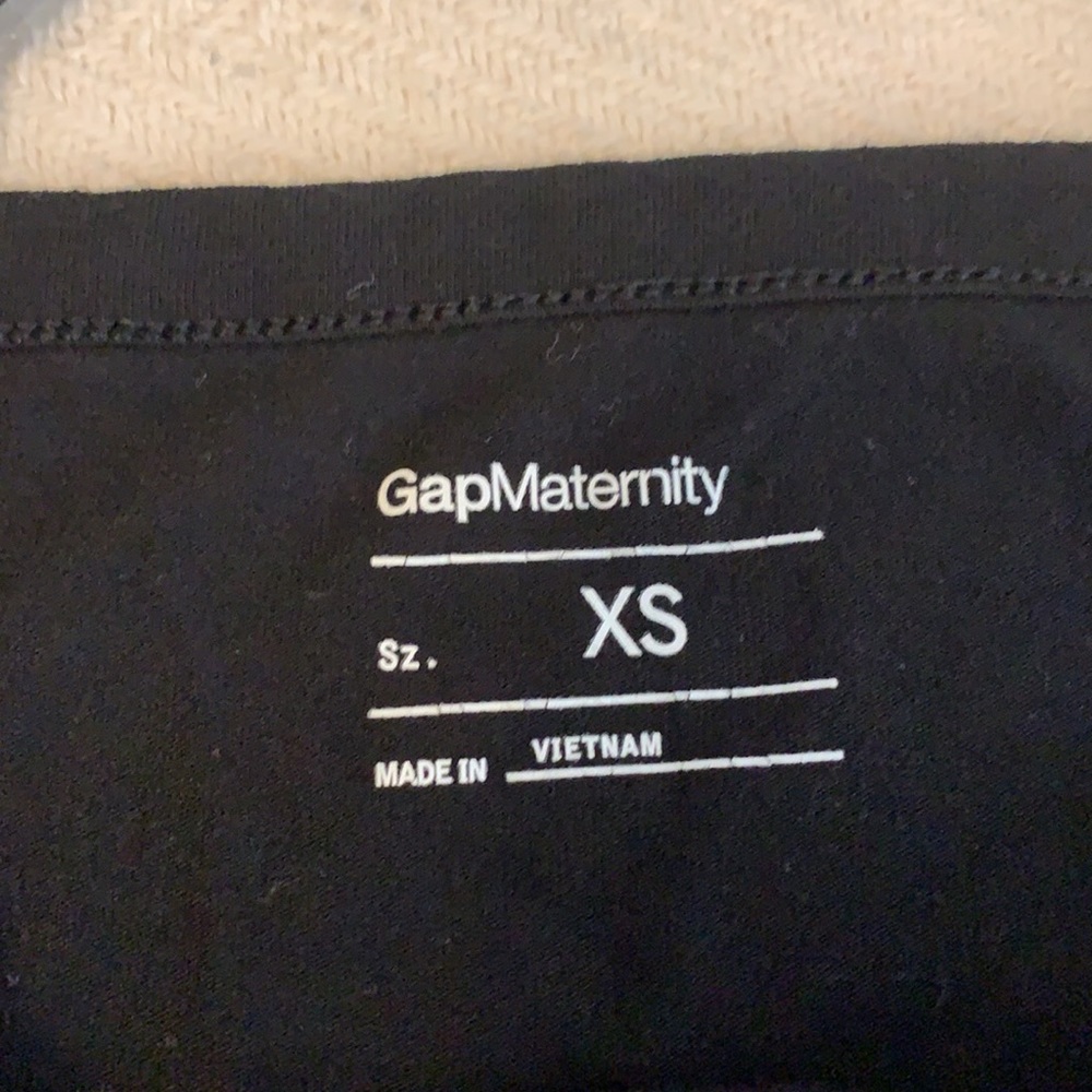 GapMaternity XS Nursing top in black - Picture 2 of 7